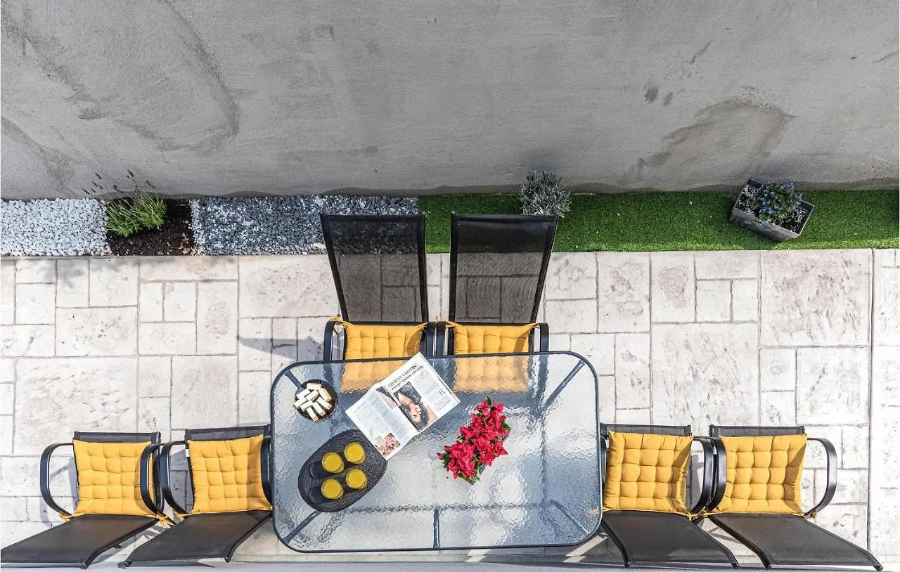 Awesome Apartment In Kastel Gomilica With Kitchen Kastela