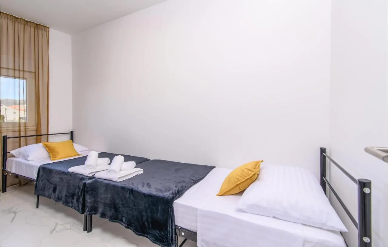 Awesome Apartment In Kastel Gomilica With Kitchen Kastela 0*,