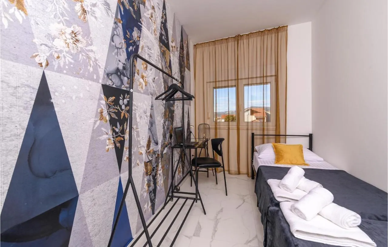 Awesome Apartment In Kastel Gomilica With Kitchen Kastela