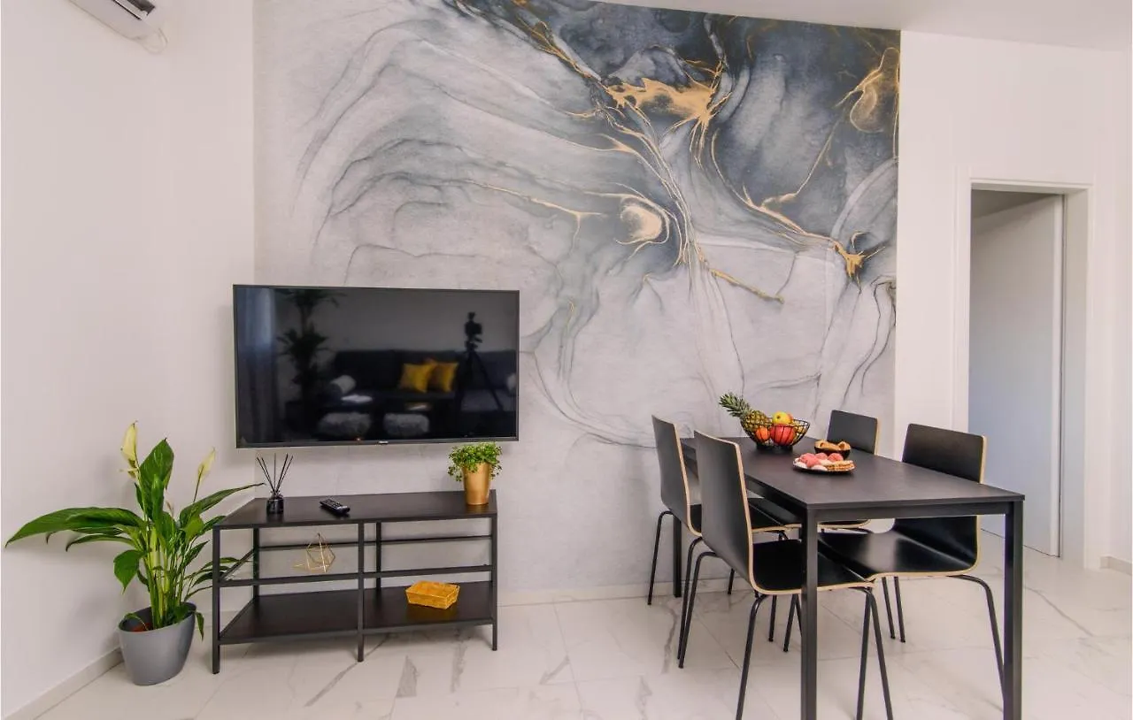 Awesome Apartment In Kastel Gomilica With Kitchen Kaštela Kroatien