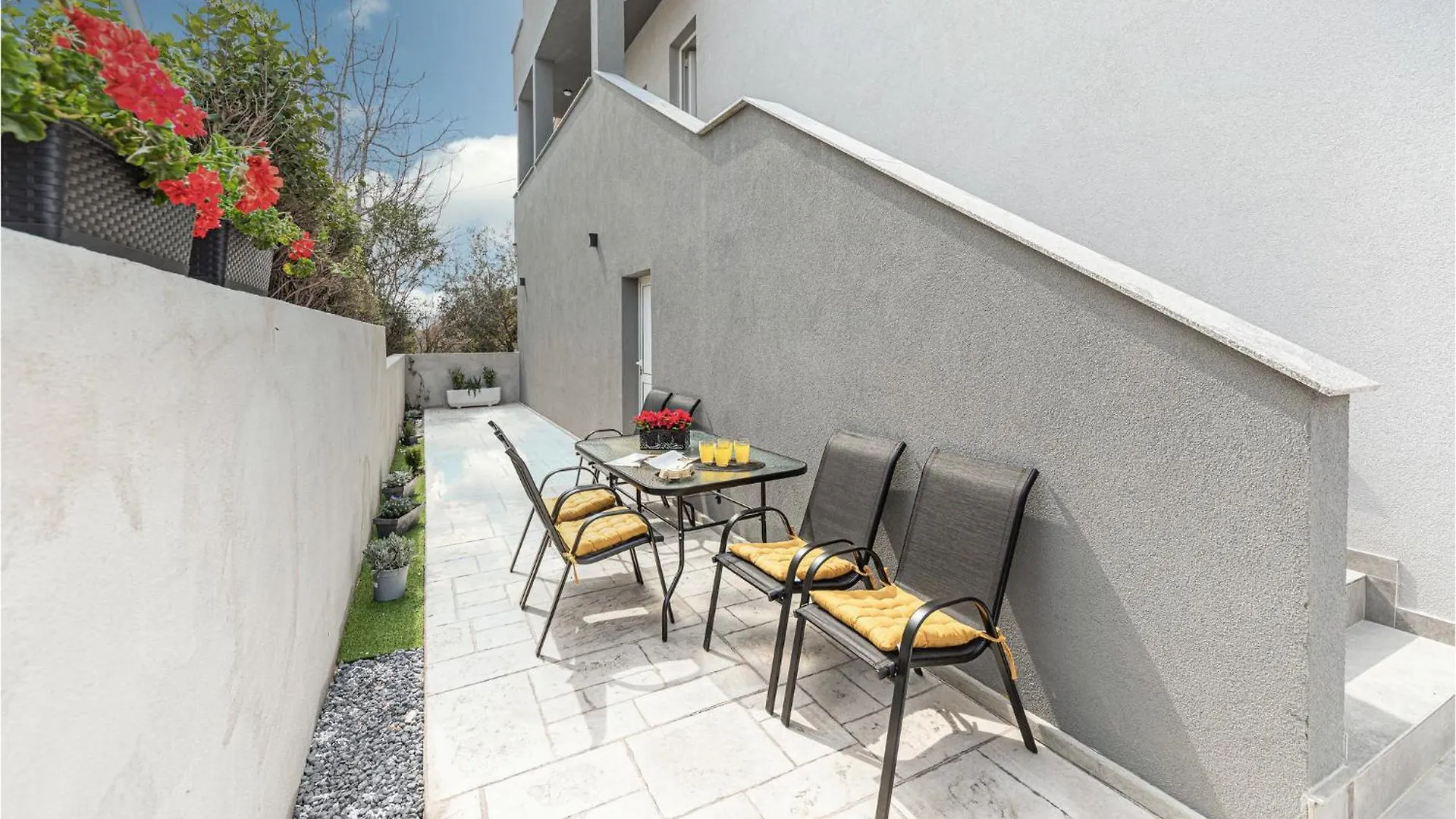 Awesome Apartment In Kastel Gomilica With Kitchen Kaštela Kroatien